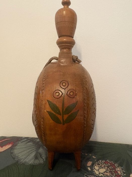 Plosca veche din lemn. In perfectă stare!