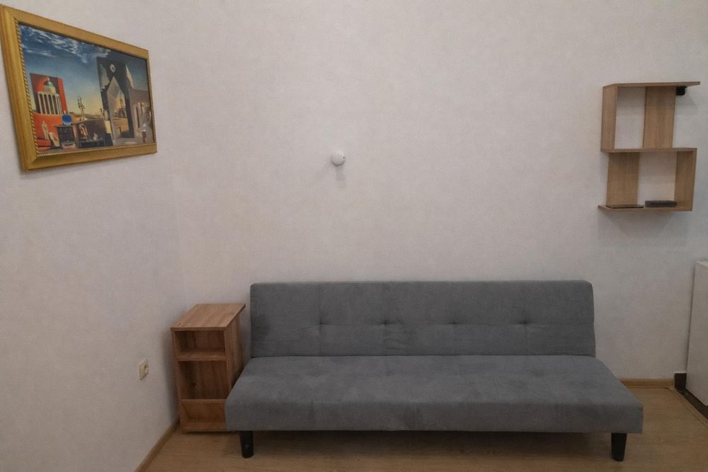 Дава се под наем Тристаен апартамент в София, Медицинска академия - 60 кв.м за 997.05 € - Снимка #1