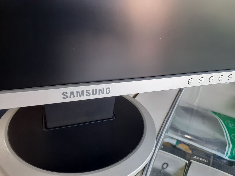 Monitor Samsung-19 dumm