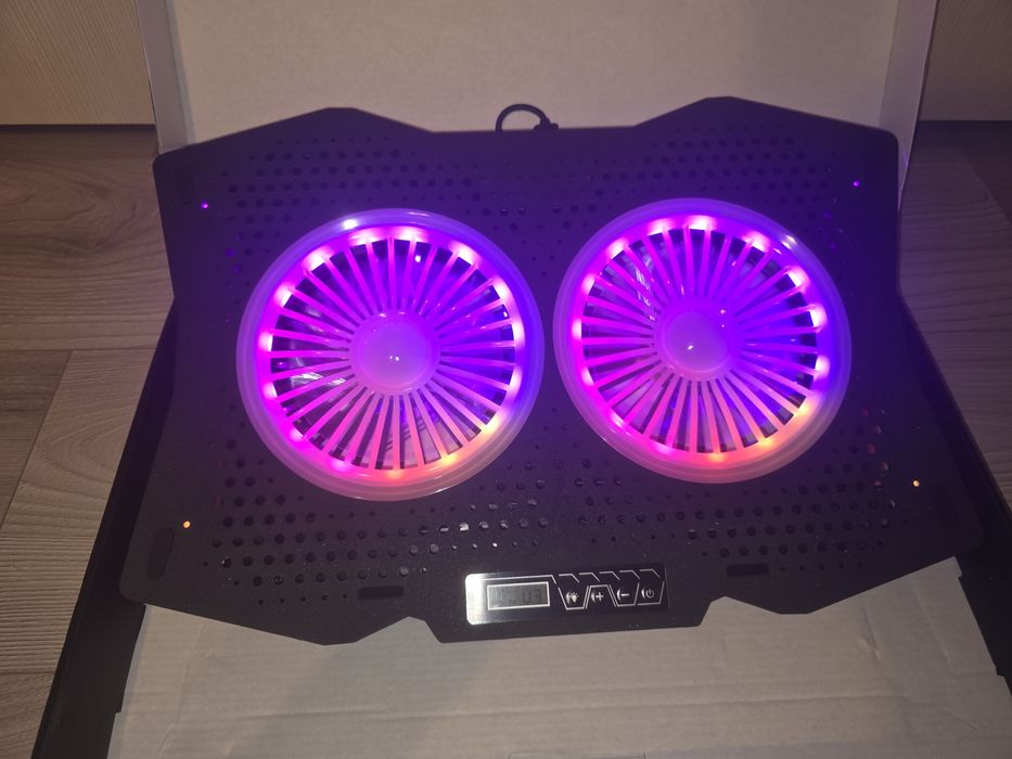 Vand Cooler Laptop Gaming lumini si control  pana la display  pana la 18Inch