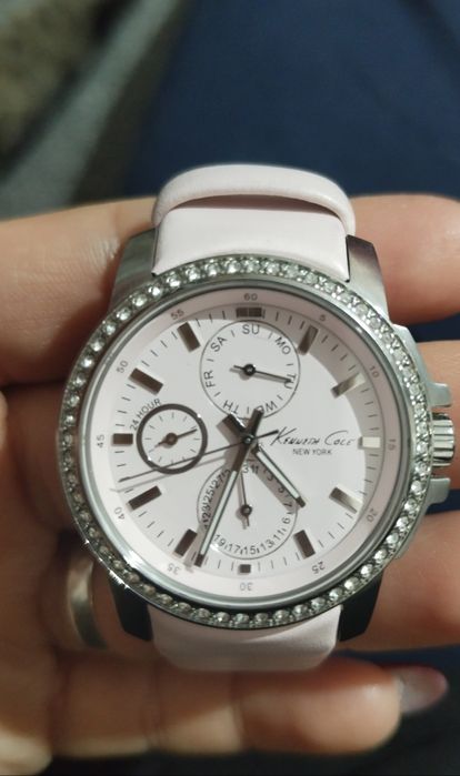 Продаются часы Kenneth Cole