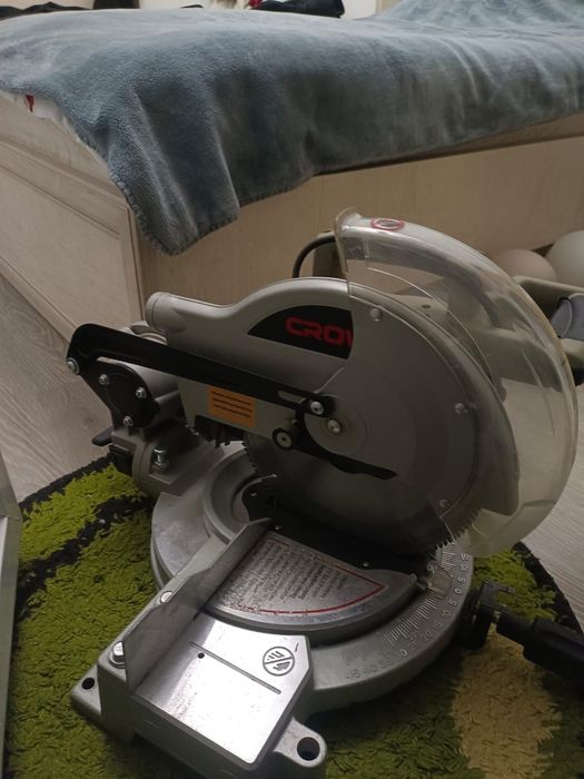 Балгарка 125
Шрупаверт (Дрел) 
Перфоратор
Торцовычный станок