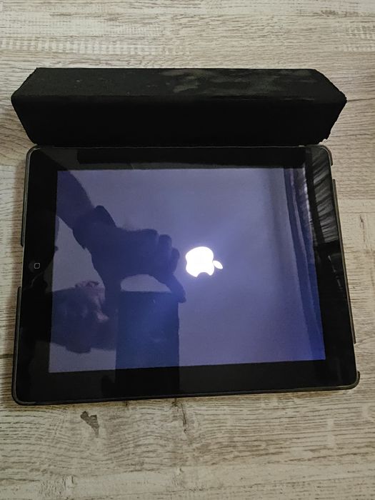 iPad 2 16GB Wi-Fi (Model MC769NF A)