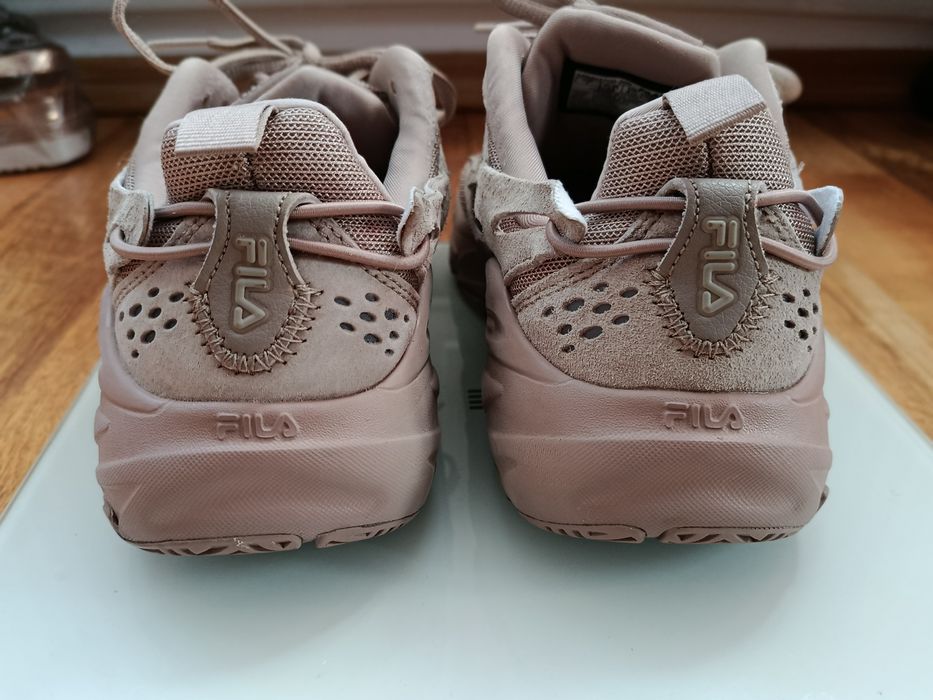 Adidași.    Fila