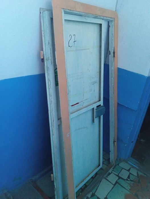 Продам железную дверь