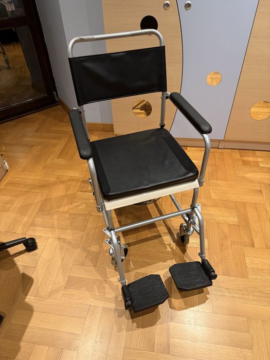 Санитарен стол. Нов.