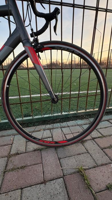 Шосеиный велосипед giant content