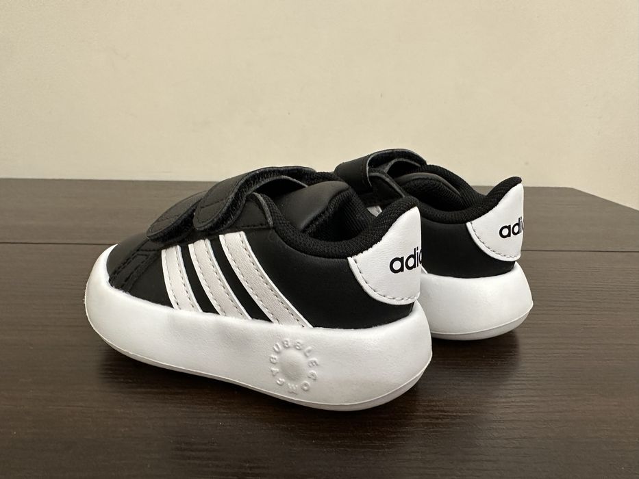 Кроссовки Adidas
