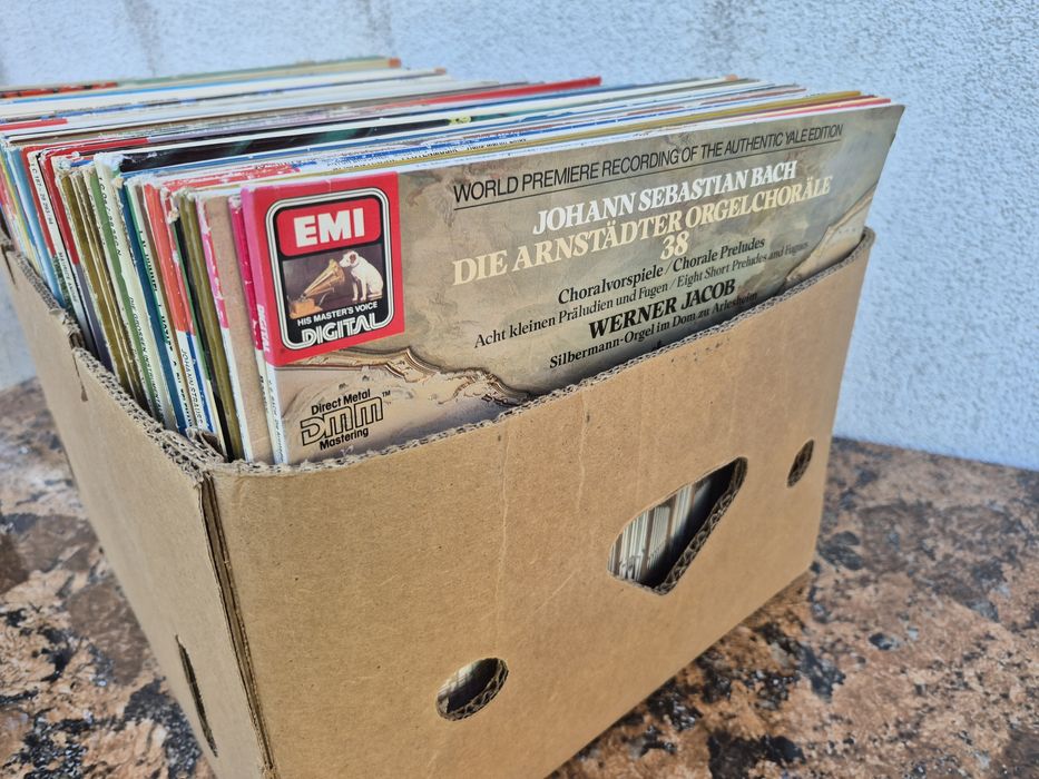 Vând  150 de discuri de vinil EMI HIS Master's Voice cu muzică clasică