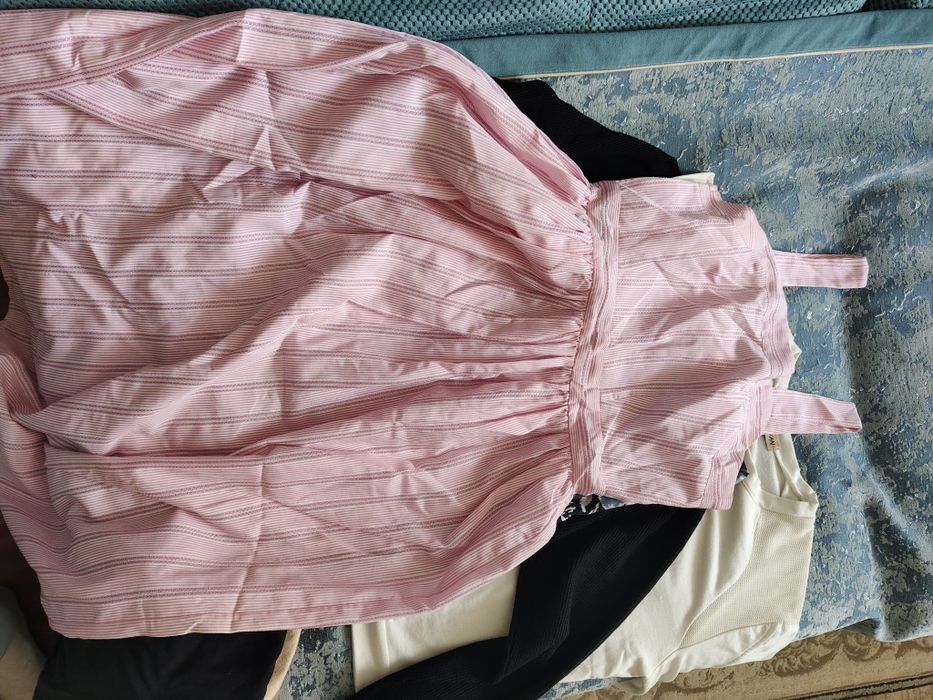 Отдам даром женскую одежду