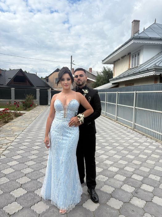 Vand rochie de nasa!