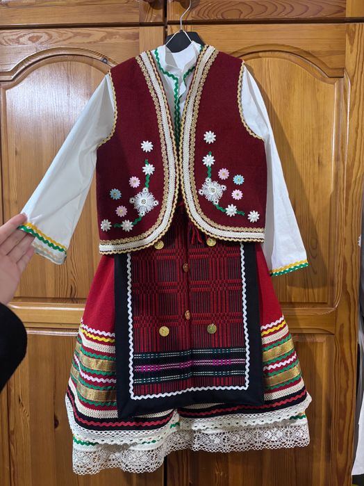 Нова ръчно шита българска,стилизирана народна носия (детска)