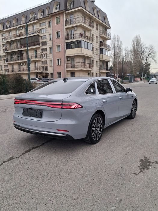 Geely galaksi A7 2025 yil 2000 km yurgan