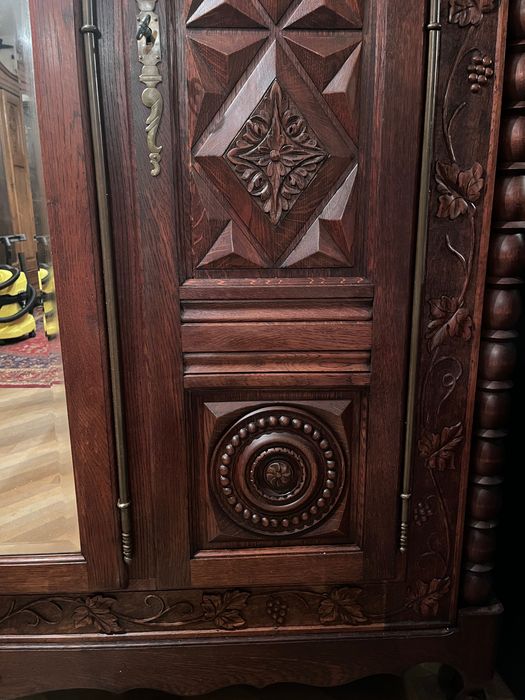 Масивен дъбов гардероб