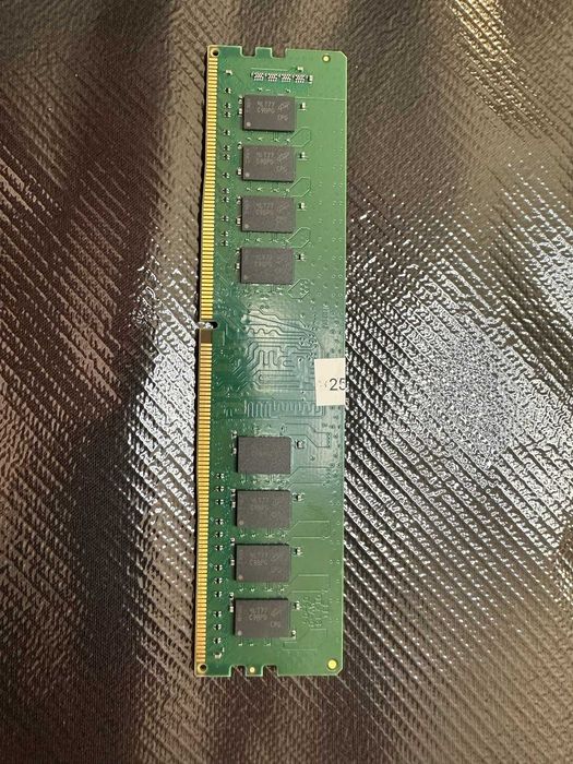 Памет DDR4 Crucial 16 GB 2400