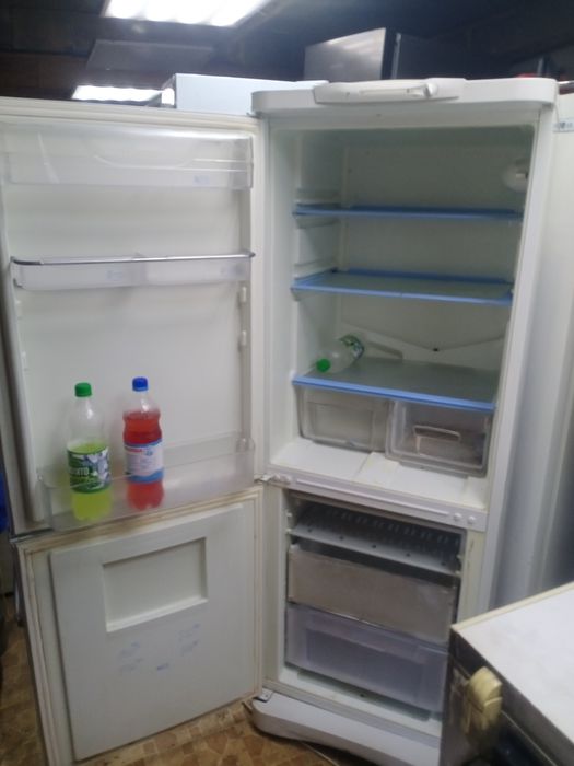Продам рабочий холодильник, Индезит.