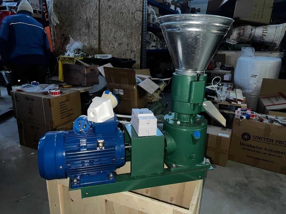Granulator furaje KL-120, motor inclus 3 kW/220V, 3 matrite incluse NOU Garantie 24 luni