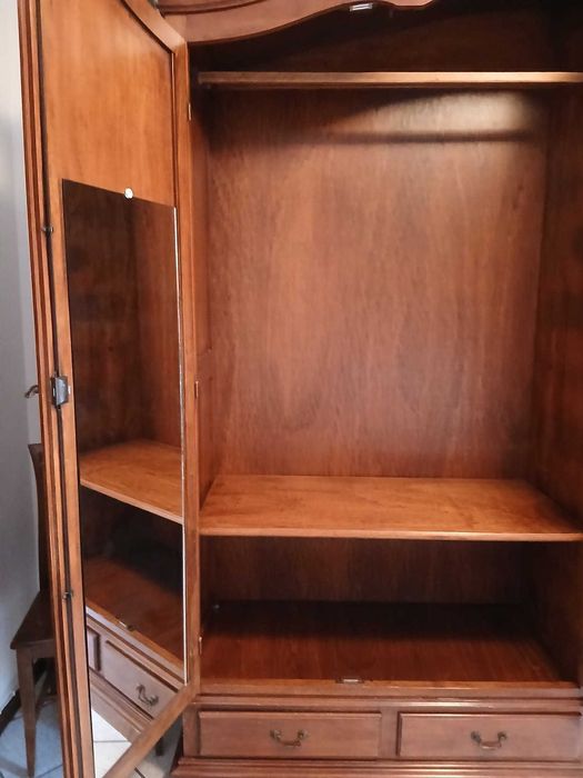 Comoda cu Oglinda si 2 Noptiere