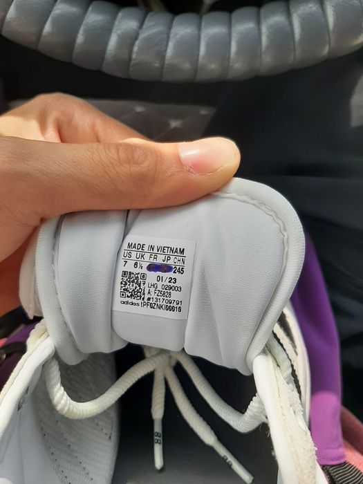 Кросовка Адидас..