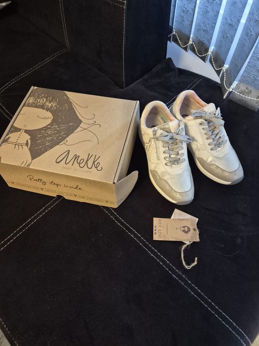 Продавам маратонки Anekke