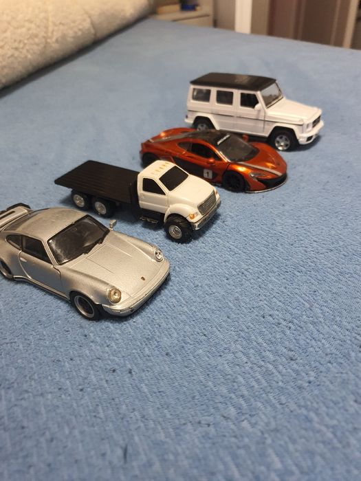 Masinute diferite firme.