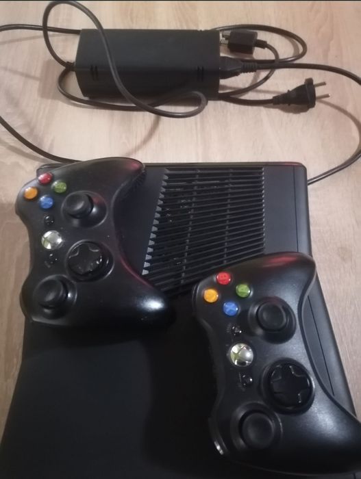Vând urgent consolă xbox 360