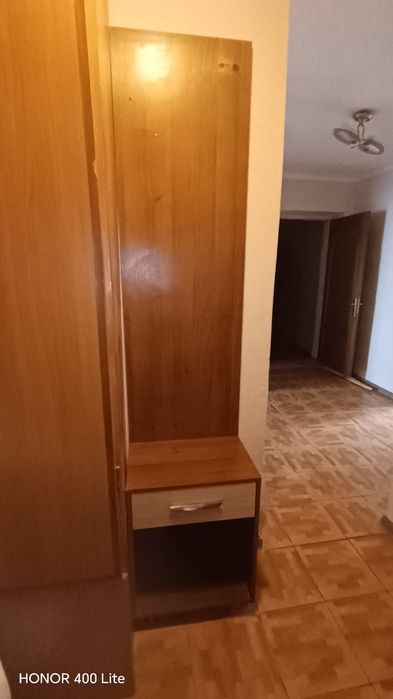 Продам б/у  прихожую и зеркало