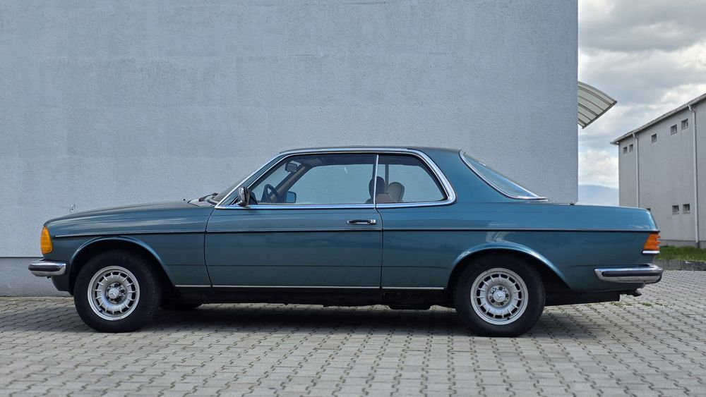 Mercedes-Benz 230 CE (C123)