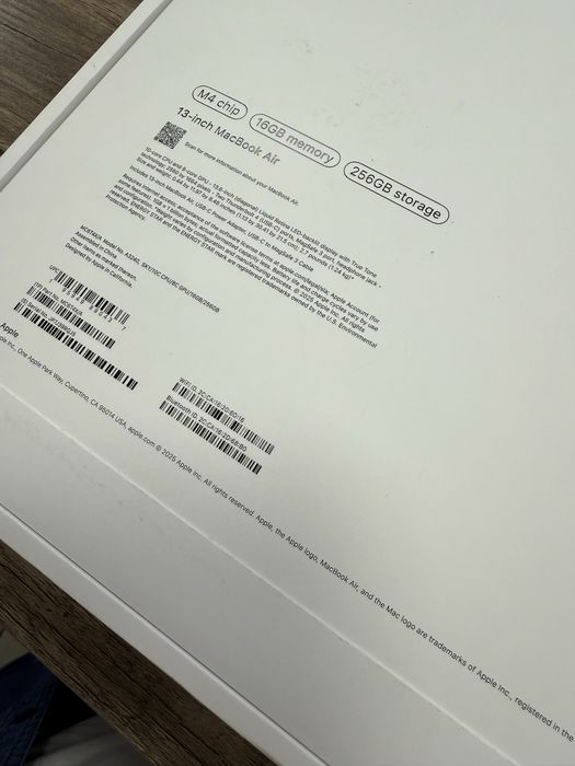 MacBook Air 13inch M4 16/256  New