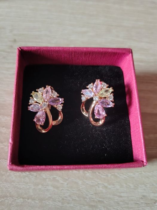 Серьги с фианитами