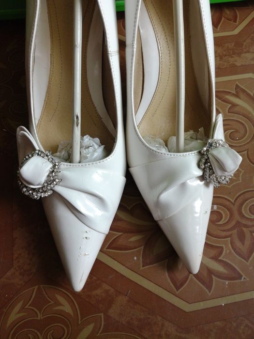 Туфли белые лаковые или обмен