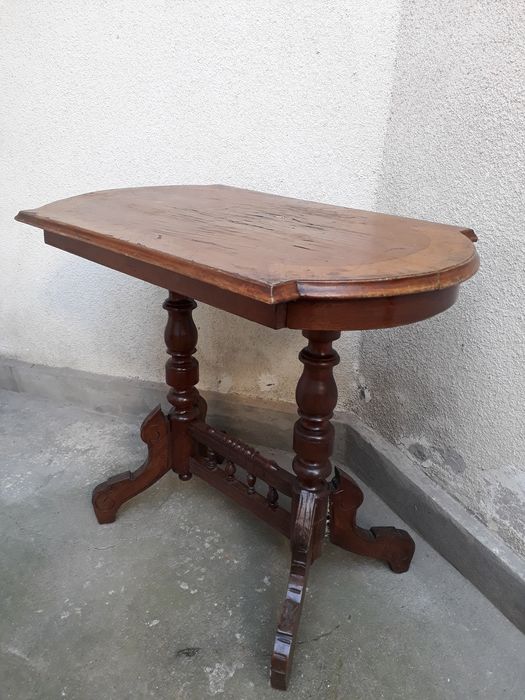 Măsuța veche antica de reparat /restaurat