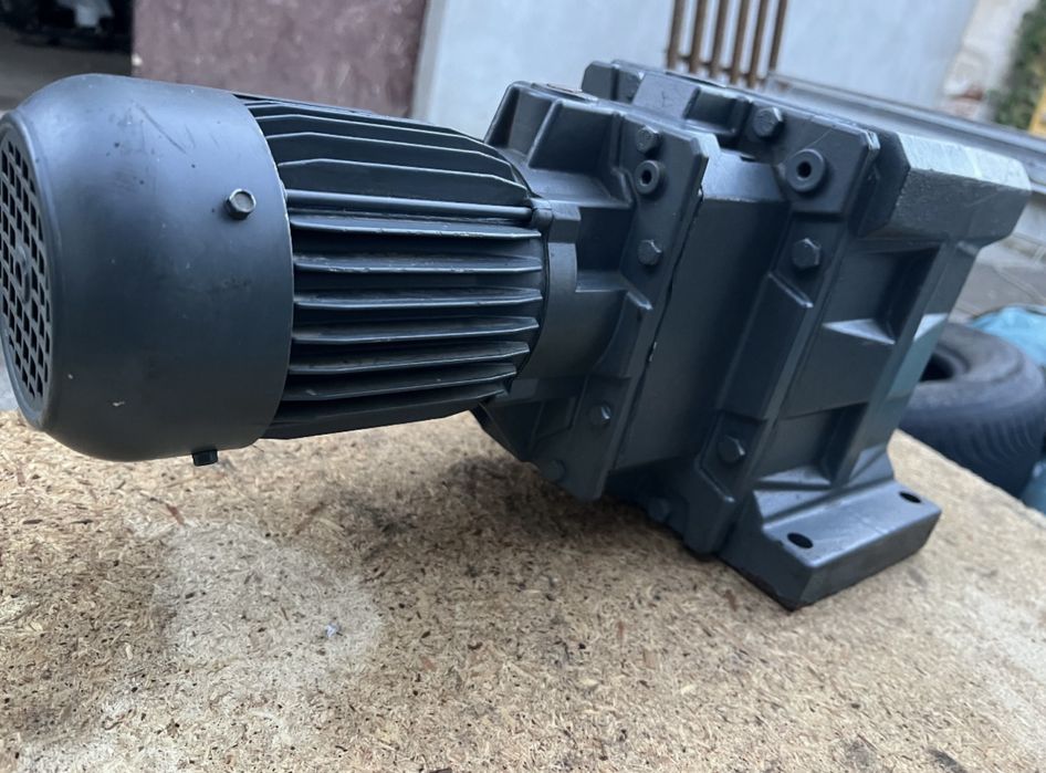 Motoreductor NOU, 220/380 V, BAUER, 5,5 —6,6 rot/min