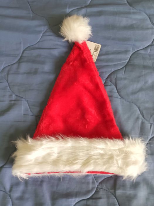 Празнична зимна шапка с пискюл