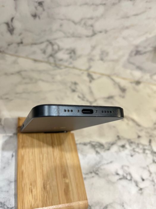 Продам iPhone 16e