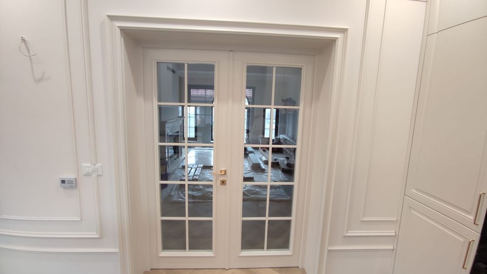 Usi la comanda ( ușă , glisanta , cu sticla , toc )