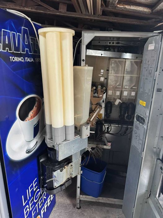 Кафемашина Astro с ТЪЧСКРИЙН!