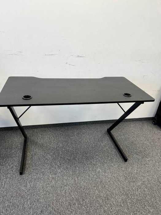 Гейминг бюро (Gaming desk]
