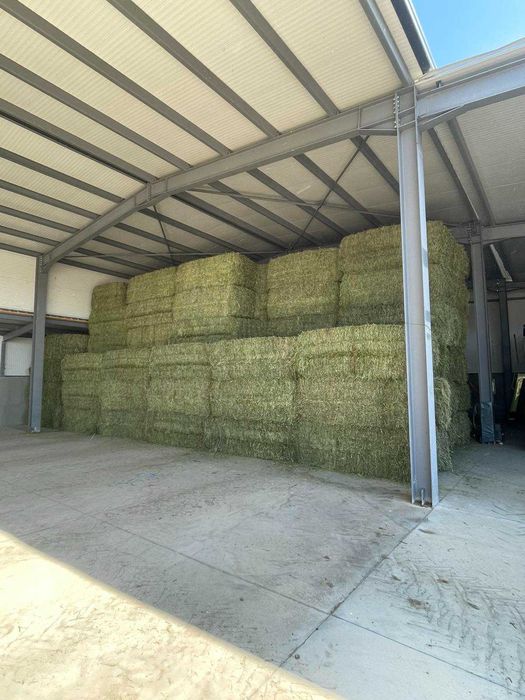 Големи бали люцерна