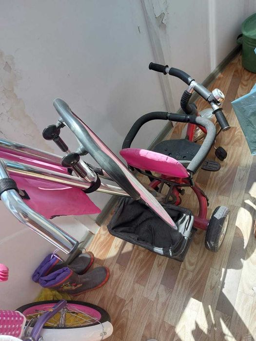 Велосипед детский с родительской ручкой.