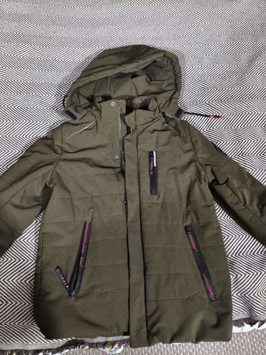 Продам детские куртки 3000 и 5000