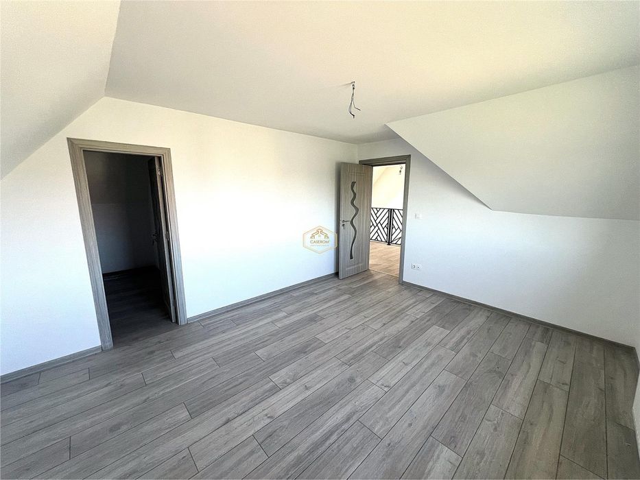 Vand casa in Lazuri