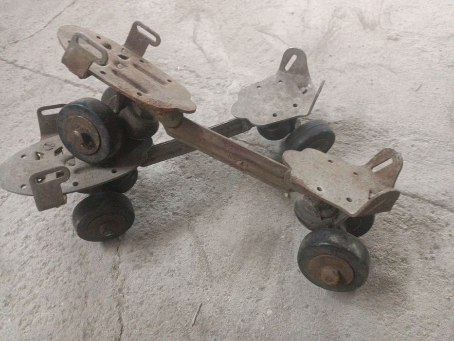 Роликовые коньки