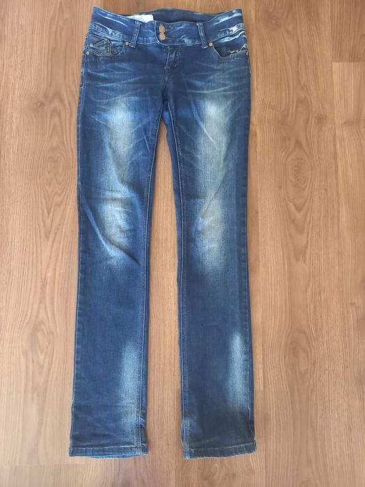 Продавам дамски дънки