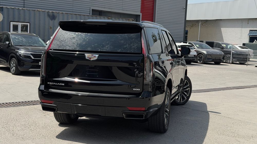Cadillac Escalade 2024 yil teziga sotiladi