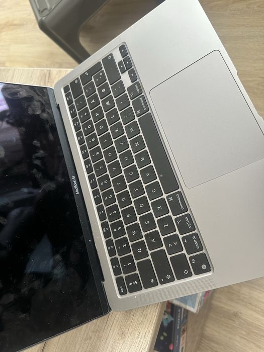 macbook air m1 8gb - Laptopuri oferte online | OLX.ro