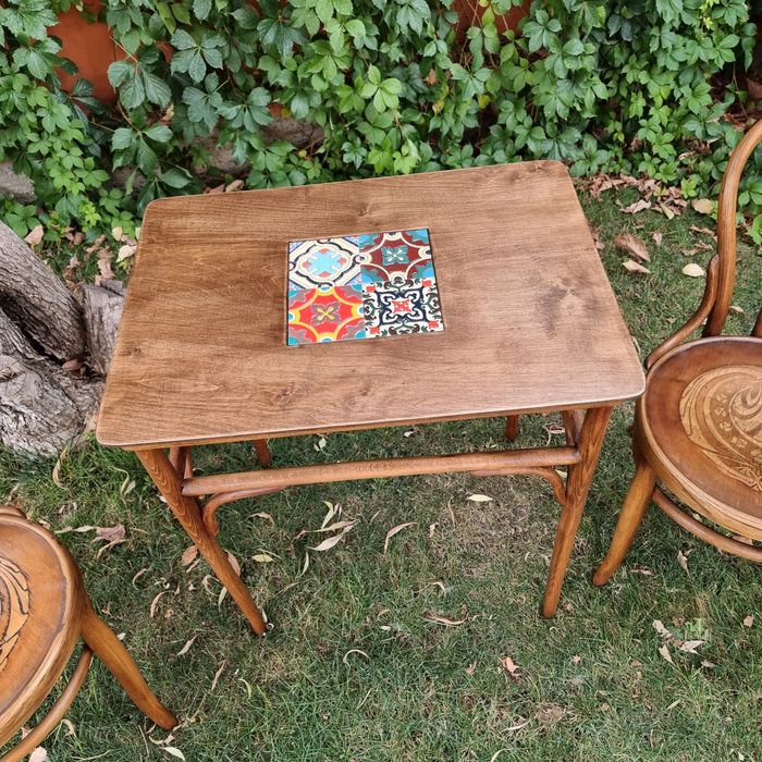 Два стула и столик "Тонет"