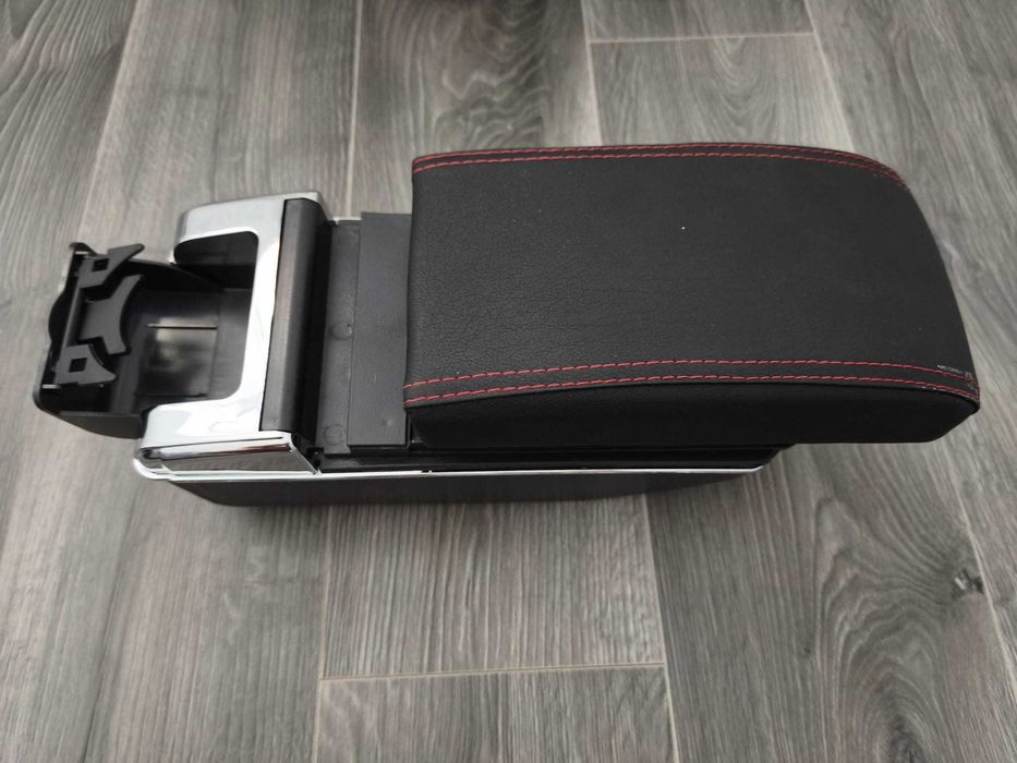 Cotiera auto universala cu 2 porturi USB,model 7H, negru, cusatura rosie , culisanta si rabatabila