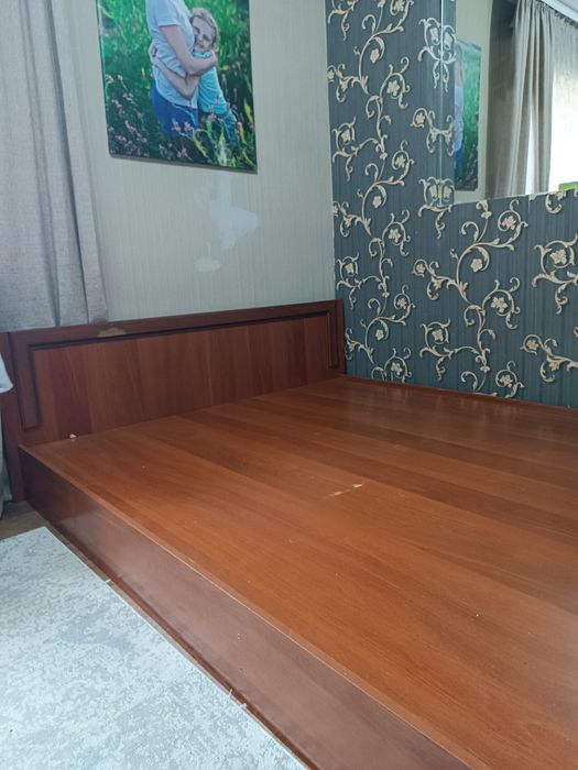 Кровать  б/у размер 160/200