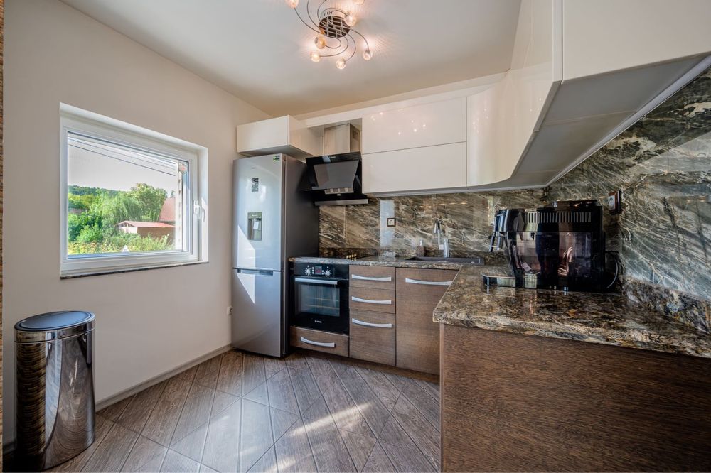 Дава се под наем Двустаен апартамент в Банкя - 80 кв.м за 663 € - Снимка #1